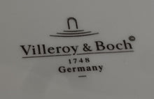 Lade das Bild in den Galerie-Viewer, DESSERTTELLER - Porzellan, Moderne Gastronomische Gewölbte Relief Form Motiv Dekor