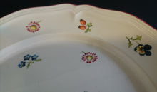 Lade das Bild in den Galerie-Viewer, 2er Set SPEISETELLER "Petite Fleur" - Porzellan, Flora Verschiedene Blumenblüten Blatt Blätter Motiv Dekor