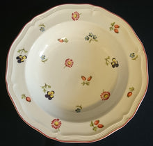 Lade das Bild in den Galerie-Viewer, SUPPENTELLER "Petite Fleur" - Porzellan, Flora Verschiedene Blumenblüten Blatt Blätter Motiv Dekor