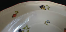 Lade das Bild in den Galerie-Viewer, SUPPENTELLER "Petite Fleur" - Porzellan, Flora Verschiedene Blumenblüten Blatt Blätter Motiv Dekor