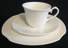 Lade das Bild in den Galerie-Viewer, 2er KAFFEEGEDECK - Porzellan, Moderne Gastronomische Gewölbte Relief Form Motiv Dekor