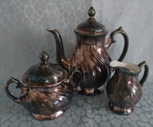 Lade das Bild in den Galerie-Viewer, ZUCKERDOSE MIT DECKEL - Porzellan, Silber Patiniert Wellen Relief Motiv Dekor (BC)