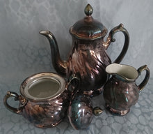 Lade das Bild in den Galerie-Viewer, ZUCKERDOSE MIT DECKEL - Porzellan, Silber Patiniert Wellen Relief Motiv Dekor (BC)