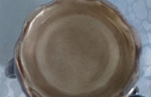 Lade das Bild in den Galerie-Viewer, ZUCKERDOSE MIT DECKEL - Porzellan, Silber Patiniert Wellen Relief Motiv Dekor (BC)