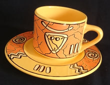 Lade das Bild in den Galerie-Viewer, 2er Set UNTERTASSEN "Pasiega" - Keramik / Steingut, Abstrakt Geometrische Zeichen Spirale Linien Motiv Dekor