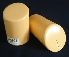 Lade das Bild in den Galerie-Viewer, PFEFFERSTREUER "Pasiega" - Keramik / Steingut, Abgeschrägte Form Einfärbiges Motiv Dekor (BC)