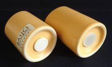 Lade das Bild in den Galerie-Viewer, 2er Set SALZ~ & PFEFFERSTREUER "Pasiega" - Keramik / Steingut, Abgeschrägte Form Einfärbiges Motiv Dekor