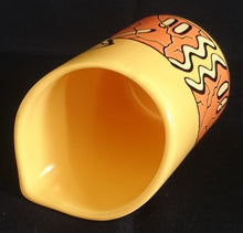 Lade das Bild in den Galerie-Viewer, 3er Set KAFFEEKANNE MIT DECKEL & MILCHKÄNNCHEN "Pasiega" - Keramik / Steingut, Abstrakt Geometrische Zeichen Spirale Linien Motiv Dekor