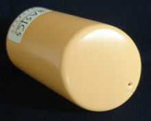 Lade das Bild in den Galerie-Viewer, PFEFFERSTREUER "Pasiega" - Keramik / Steingut, Abgeschrägte Form Einfärbiges Motiv Dekor (BC)