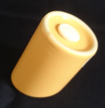 Lade das Bild in den Galerie-Viewer, PFEFFERSTREUER "Pasiega" - Keramik / Steingut, Abgeschrägte Form Einfärbiges Motiv Dekor (BC)