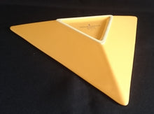 Lade das Bild in den Galerie-Viewer, SNACKSCHALE "Pasiega" - Keramik / Steingut, Abstrakt Geometrische Zeichen Spirale Linien Motiv Dekor (BC)