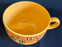 Lade das Bild in den Galerie-Viewer, 2er Set SUPPENTASSEN "Pasiega" - Keramik / Steingut, Abstrakt Geometrische Zeichen Spirale Linien Motiv Dekor