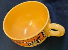 Lade das Bild in den Galerie-Viewer, SUPPENTASSE "Pasiega" - Keramik / Steingut, Abstrakt Geometrische Zeichen Spirale Linien Motiv Dekor (BC)