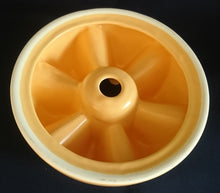 Lade das Bild in den Galerie-Viewer, 3er Set TEEKANNE MIT DECKEL & STÖVCHEN "Pasiega" - Keramik / Steingut & Holz, Abstrakt Geometrische Gezackte Linien Motiv Dekor