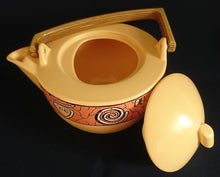 Lade das Bild in den Galerie-Viewer, 3er Set TEEKANNE MIT DECKEL & STÖVCHEN "Pasiega" - Keramik / Steingut & Holz, Abstrakt Geometrische Gezackte Linien Motiv Dekor