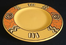 Lade das Bild in den Galerie-Viewer, UNTERTASSE "Pasiega" - Keramik / Steingut, Abstrakt Geometrische Zeichen Spirale Linien Motiv Dekor (nBC)
