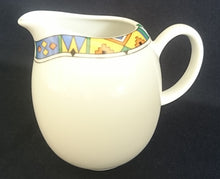 Lade das Bild in den Galerie-Viewer, MILCHKÄNNCHEN - Porzellan, Abstrakt Symbole Zeichen Geometrisches Motiv Dekor