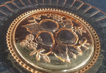 Lade das Bild in den Galerie-Viewer, TORTEN~ SERVIERPLATTE - Hartglas, Flora Obst Früchte Kettenglieder Rand Relief Motiv Dekor