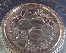 Lade das Bild in den Galerie-Viewer, TORTEN~ SERVIERPLATTE - Hartglas, Flora Obst Früchte Kettenglieder Rand Relief Motiv Dekor