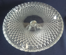 Lade das Bild in den Galerie-Viewer, TORTENPLATTEN ETAGERE - Hartglas, Geometrisches Abstraktes Dreieck Karo Gewölbter Welliger Relief Rand Motiv Dekor