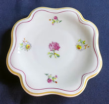 Lade das Bild in den Galerie-Viewer, 3er Set SCHALE & SCHÄLCHEN "Irka" - Porzellan, Goldrand Flora Pflanzen Blumen Blüten Motiv Dekor