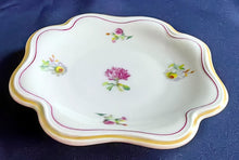 Lade das Bild in den Galerie-Viewer, SCHÄLCHEN "Irka" - Porzellan, Goldrand Flora Pflanzen Blumen Blüten Motiv Dekor