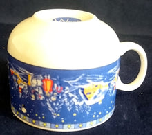 Lade das Bild in den Galerie-Viewer, KAFFEETASSE - Porzellan, Weihnachten Advent Schnee Dorf Haus Tannenbaum Sterne Motiv Dekor, Wellco Design