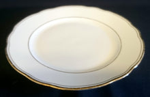 Lade das Bild in den Galerie-Viewer, DESSERTTELLER - Porzellan, Goldrand Außen & Innen Gewölbter Relief Rand Motiv Dekor