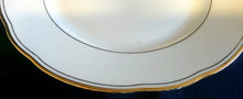 Lade das Bild in den Galerie-Viewer, DESSERTTELLER - Porzellan, Goldrand Außen & Innen Gewölbter Relief Rand Motiv Dekor