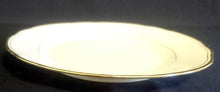 Lade das Bild in den Galerie-Viewer, DESSERTTELLER - Porzellan, Goldrand Außen & Innen Gewölbter Relief Rand Motiv Dekor