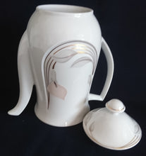 Lade das Bild in den Galerie-Viewer, 5er Set KAFFEEKANNE MIT DECKEL & MILCHKÄNNCHEN & ZUCKERDOSE UND DECKEL - Porzellan, Goldrand Flora Blumenblüte Relief Motiv Dekor