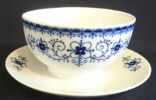 Lade das Bild in den Galerie-Viewer, SAUCIER "Scharffeuer" - Porzellan, Kobalt Abstrakt Indischblau Strohblume Motiv Relieflinien Dekor