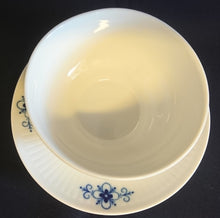 Lade das Bild in den Galerie-Viewer, SAUCIER "Scharffeuer" - Porzellan, Kobalt Abstrakt Indischblau Strohblume Motiv Relieflinien Dekor