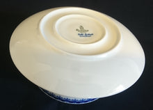 Lade das Bild in den Galerie-Viewer, SAUCIER "Scharffeuer" - Porzellan, Kobalt Abstrakt Indischblau Strohblume Motiv Relieflinien Dekor