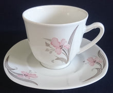 Lade das Bild in den Galerie-Viewer, TEETASSE - Porzellan, Flora Blumenblüten Pflanzen Blatt Blätter Motiv Dekor (BC)