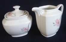 Lade das Bild in den Galerie-Viewer, ZUCKERDOSE MIT DECKEL - Porzellan, Flora Blumenblüten Pflanzen Blatt Blätter Motiv Dekor (BC)