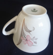 Lade das Bild in den Galerie-Viewer, TEETASSE - Porzellan, Flora Blumenblüten Pflanzen Blatt Blätter Motiv Dekor (BC)