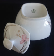 Lade das Bild in den Galerie-Viewer, ZUCKERDOSE MIT DECKEL - Porzellan, Flora Blumenblüten Pflanzen Blatt Blätter Motiv Dekor (BC)