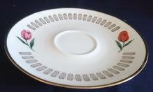 Lade das Bild in den Galerie-Viewer, 3er TEE~ SAMMELGEDECK - Porzellan, Goldrand Abstrakt Zeichen Symbole Flora Tulpenblumen Motiv Dekor (BC)