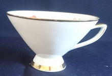 Lade das Bild in den Galerie-Viewer, 3er TEE~ SAMMELGEDECK - Porzellan, Goldrand Abstrakt Zeichen Symbole Flora Tulpenblumen Motiv Dekor (BC)