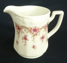 Lade das Bild in den Galerie-Viewer, 5er Set KAFFEEKANNE MIT DECKEL & MILCHKÄNNCHEN & ZUCKERDOSE + DECKEL - Porzellan, Streifen Linien Flora Blumenblüten Motiv Dekor