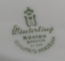 Lade das Bild in den Galerie-Viewer, KUCHENPLATTE - Porzellan, Flora Blumenblüten Pflanzen Relief Motiv Dekor