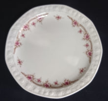 Lade das Bild in den Galerie-Viewer, 2er Set DESSERTTELLER - Porzellan, Flora Blumenblüten Pflanzen Relief Motiv Dekor