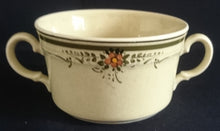 Lade das Bild in den Galerie-Viewer, 2er Set SUPPENTASSEN - Porzellan, Doppelte Linien Flora Blumenblüten Ranken Meliertes Motiv Dekor