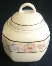 Lade das Bild in den Galerie-Viewer, 3er Set MILCHKÄNNCHEN & ZUCKERDOSE MIT DECKEL - Porzellan, Streifen Linien Flora Blumenblüten Motiv Dekor