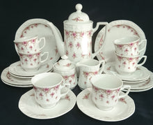 Lade das Bild in den Galerie-Viewer, 5er Set KAFFEEKANNE MIT DECKEL & MILCHKÄNNCHEN & ZUCKERDOSE + DECKEL - Porzellan, Streifen Linien Flora Blumenblüten Motiv Dekor