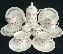 Lade das Bild in den Galerie-Viewer, 5er Set KAFFEEKANNE MIT DECKEL & MILCHKÄNNCHEN & ZUCKERDOSE + DECKEL - Porzellan, Streifen Linien Flora Blumenblüten Motiv Dekor