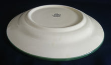 Lade das Bild in den Galerie-Viewer, DESSERTTELLER "Hahn & Henne" - Keramik / Steingut, Hahn Henne Wiese Flora Gras Motiv Dekor, Handbemalt / Hand painted