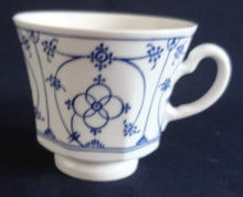 Lade das Bild in den Galerie-Viewer, 15 Teiiges KAFFEESERVICE- Porzellan, Indisch Blau Strohblume Motiv Dekor