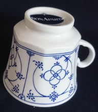 Lade das Bild in den Galerie-Viewer, 2er Set KAFFEETASSEN - Porzellan, Indisch Blau Strohblume Motiv Dekor